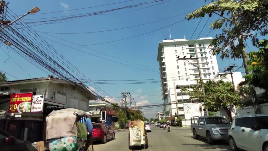 ภาพถนนตรงที่ ตงไห่หลง ตั้งอยู่ ถ่ายโดย toffy พ.ศ. 2561 (2018) · A street-level view of where ตงไห่หลง · Tonghailong stands, by toffy in 2561 (2018)
