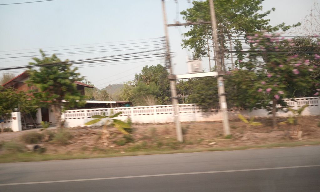 ภาพถนนตรงที่ Banwangjai coffee cafe ตั้งอยู่ ถ่ายโดย ozflor พ.ศ. 2562 (2019) · A street-level view of where Banwangjai coffee cafe stands, by ozflor in 2562 (2019)
