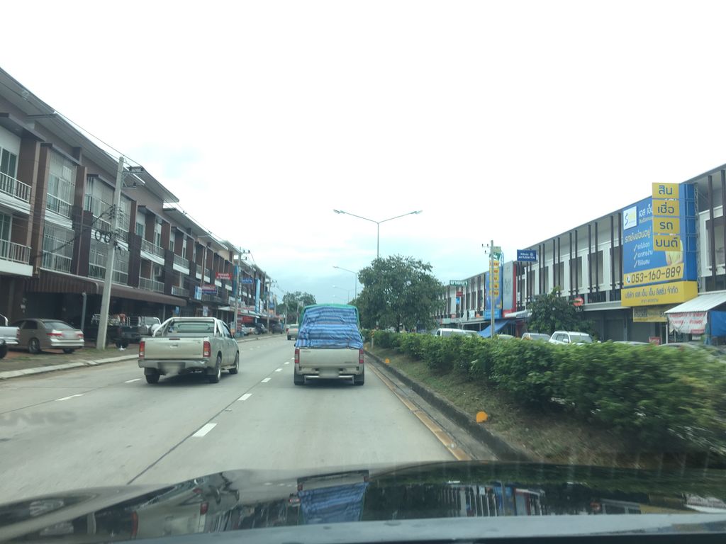 ภาพถนนตรงที่ Flash Home Express ตั้งอยู่ ถ่ายโดย wapriz พ.ศ. 2561 (2018) · A street-level view of where Flash Home Express stands, by wapriz in 2561 (2018)