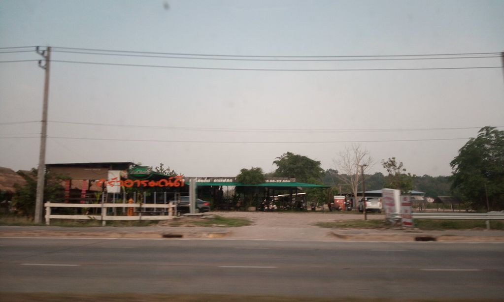 ภาพถนนตรงที่ STK Exhaust Pipe Racing ตั้งอยู่ ถ่ายโดย ozflor พ.ศ. 2562 (2019) · A street-level view of where STK Exhaust Pipe Racing stands, by ozflor in 2562 (2019)