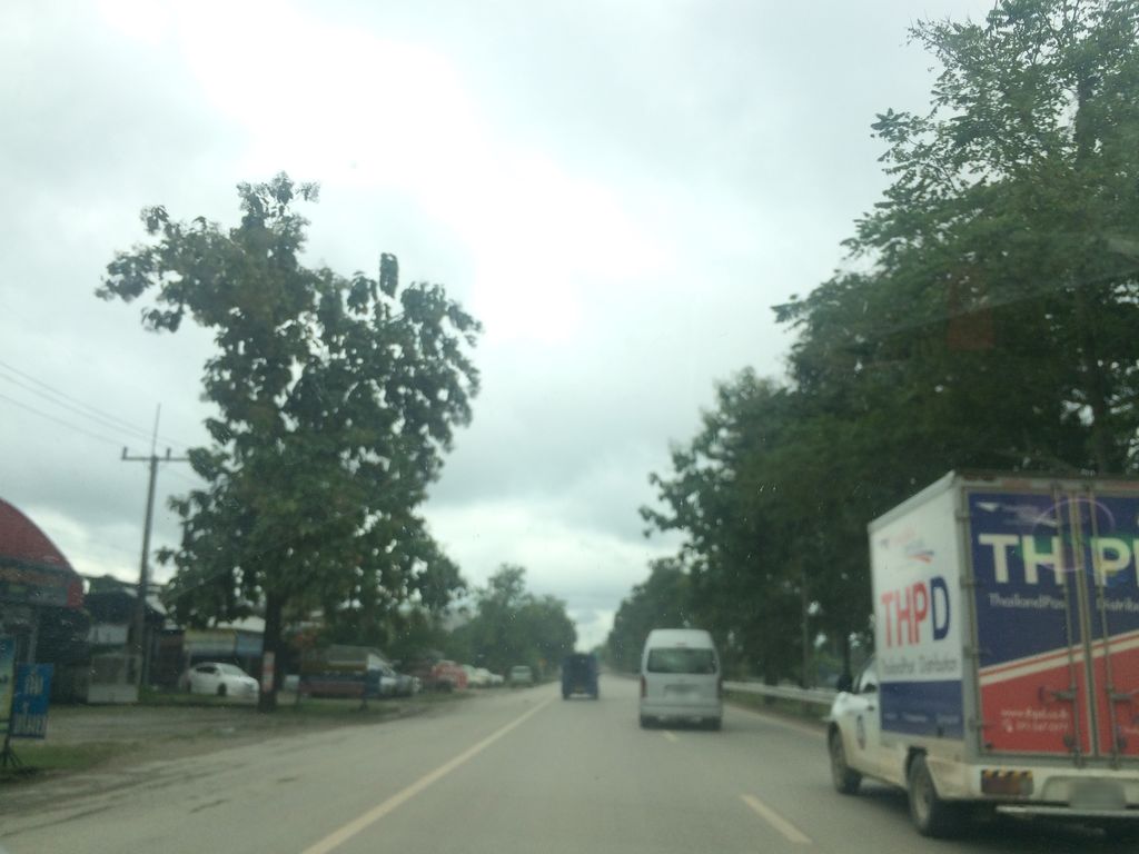 ภาพถนนตรงที่ เคหะชุมชนเชียงราย 1 ตั้งอยู่ ถ่ายโดย prasert พ.ศ. 2559 (2016) · A street-level view of where เคหะชุมชนเชียงราย 1 · Khehachumchon Chiang Rai 1 stands, by prasert in 2559 (2016)
