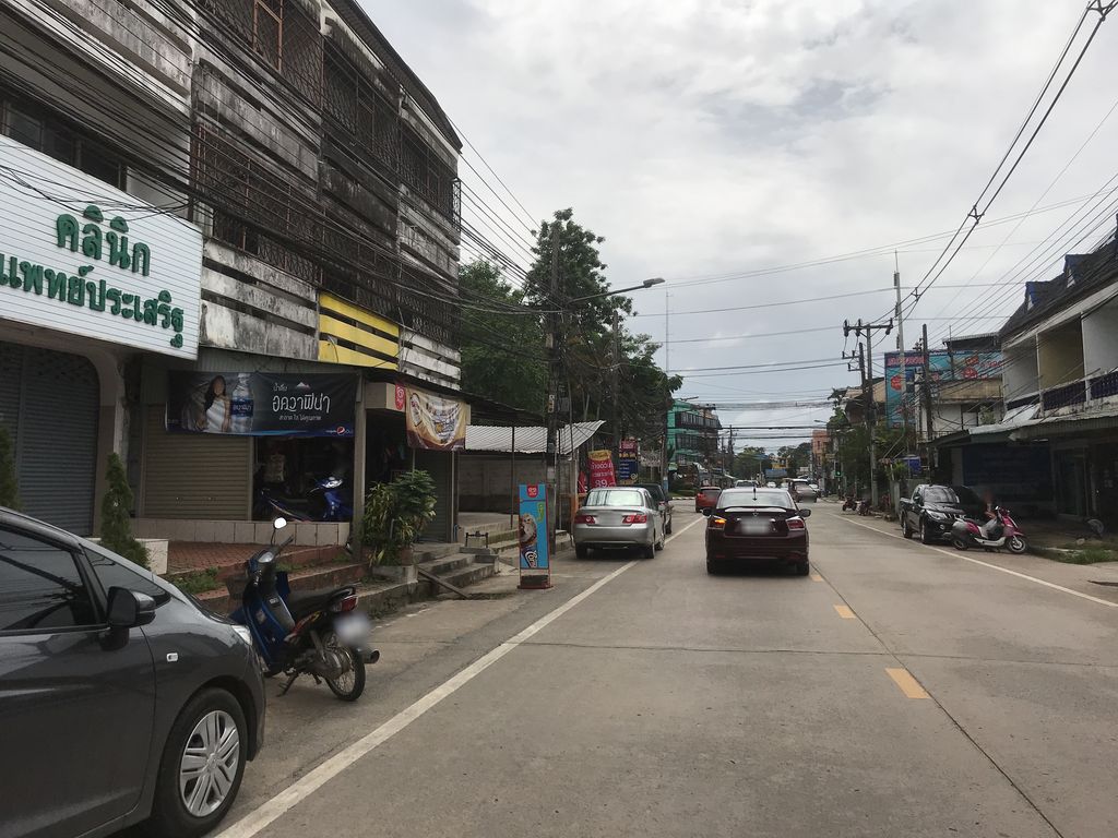 ภาพถนนตรงที่ Present day ตั้งอยู่ ถ่ายโดย kiw พ.ศ. 2561 (2018) · A street-level view of where Present day stands, by kiw in 2561 (2018)