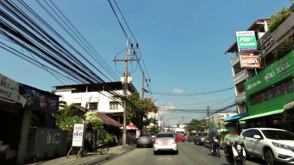 ภาพถนนตรงที่ My Studio Chiang rai ตั้งอยู่ ถ่ายโดย toffy พ.ศ. 2561 (2018) · A street-level view of where My Studio Chiang rai stands, by toffy in 2561 (2018)