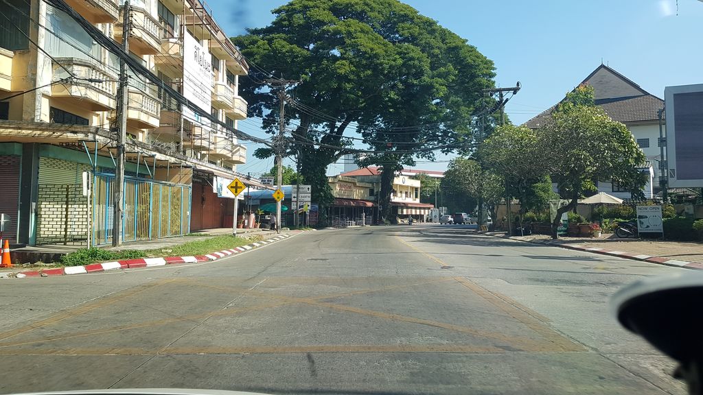 ภาพถนนตรงที่ สำนักงานท่องเที่ยวสถานเที่ยวเชียงราย-พะเยา ตั้งอยู่ ถ่ายโดย igorzo พ.ศ. 2562 (2019) · A street-level view of where สำนักงานท่องเที่ยวสถานเที่ยวเชียงราย-พะเยา · Samnakngan Thongthiao Sathan Thiao Chiang Rai-phayao stands, by igorzo in 2562 (2019)
