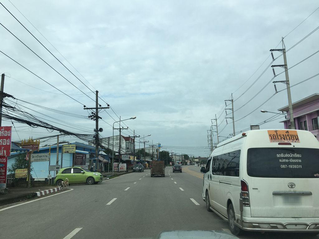 ภาพถนนตรงที่ ร้านเชียงรายไข่สด ตั้งอยู่ ถ่ายโดย wapriz พ.ศ. 2561 (2018) · A street-level view of where ร้านเชียงรายไข่สด · Ran Chiang Rai Khaisot stands, by wapriz in 2561 (2018)