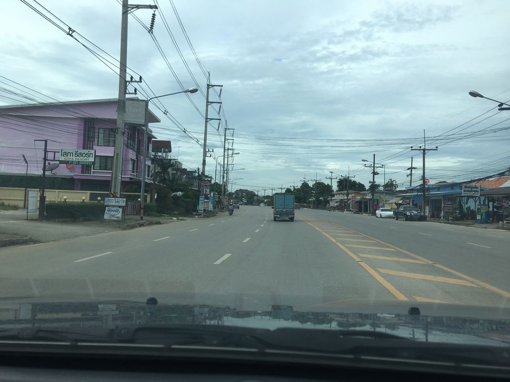 ภาพถนนตรงที่ ลานนา วิลลา ตั้งอยู่ ถ่ายโดย wapriz พ.ศ. 2561 (2018) · A street-level view of where ลานนา วิลลา · Lanna Villa stands, by wapriz in 2561 (2018)