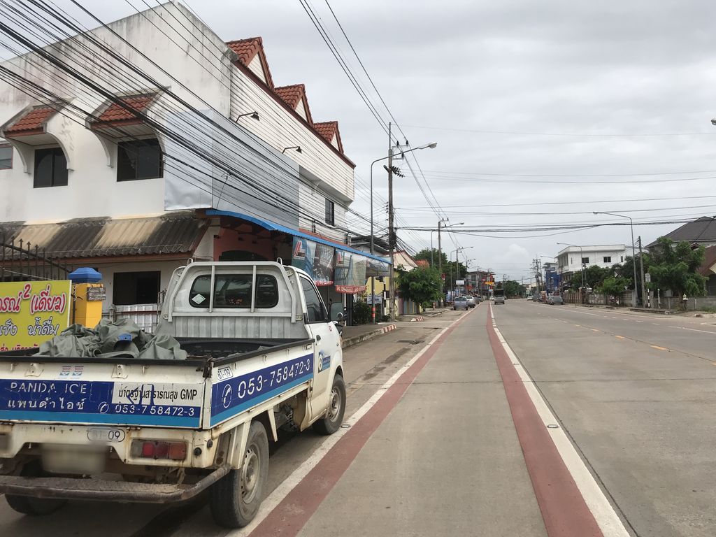 ภาพถนนตรงที่ หม่าล่าดราก้อน บ้านใหม่-ริมกก ตั้งอยู่ ถ่ายโดย kiw พ.ศ. 2561 (2018) · A street-level view of where หม่าล่าดราก้อน บ้านใหม่-ริมกก · Mala Dra Kon Ban Mai-rimkok stands, by kiw in 2561 (2018)
