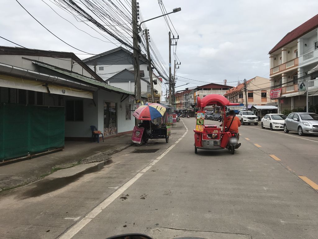 ภาพถนนตรงที่ เม็งรายแล็บ - Mengrai Lab ตั้งอยู่ ถ่ายโดย kiw พ.ศ. 2561 (2018) · A street-level view of where เม็งรายแล็บ - Mengrai Lab stands, by kiw in 2561 (2018)