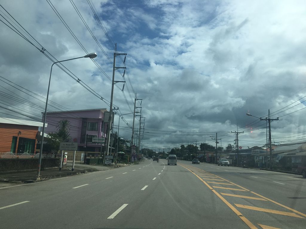 ภาพถนนตรงที่ ม่อนแมนรีสอร์ท ตั้งอยู่ ถ่ายโดย wapriz พ.ศ. 2561 (2018) · A street-level view of where ม่อนแมนรีสอร์ท · Mon Maen Resort stands, by wapriz in 2561 (2018)