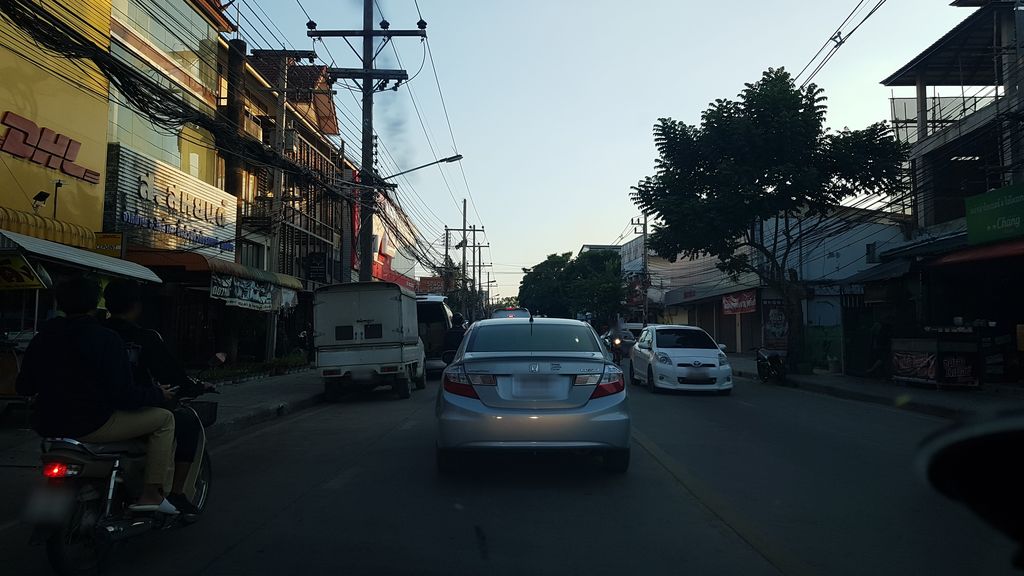 ภาพถนนตรงที่ Platform930 ตั้งอยู่ ถ่ายโดย igorzo พ.ศ. 2562 (2019) · A street-level view of where Platform930 stands, by igorzo in 2562 (2019)