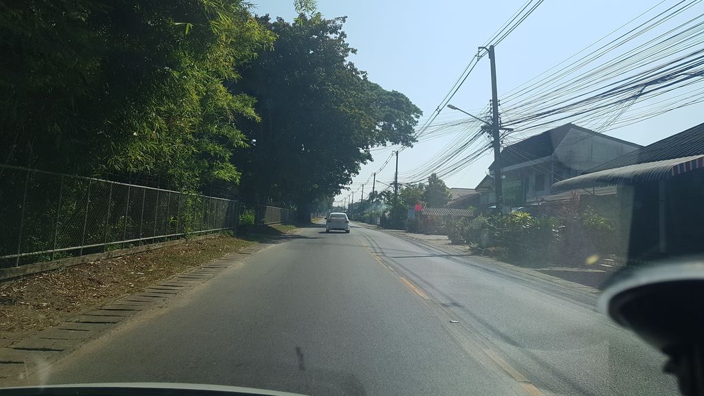 ภาพถนนตรงที่ หน้าค่ายแม็กยาง ตั้งอยู่ ถ่ายโดย igorzo พ.ศ. 2562 (2019) · A street-level view of where หน้าค่ายแม็กยาง · Nakhai Maek Yang stands, by igorzo in 2562 (2019)