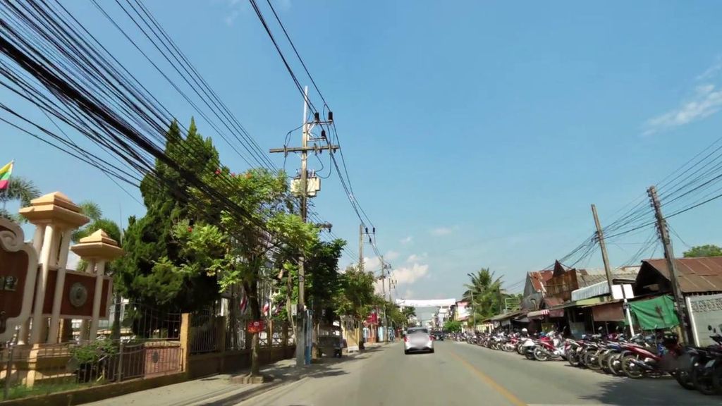 ภาพถนนตรงที่ ป้อสอน อินดี้ ตั้งอยู่ ถ่ายโดย toffy พ.ศ. 2561 (2018) · A street-level view of where ป้อสอน อินดี้ · Poton Indie stands, by toffy in 2561 (2018)