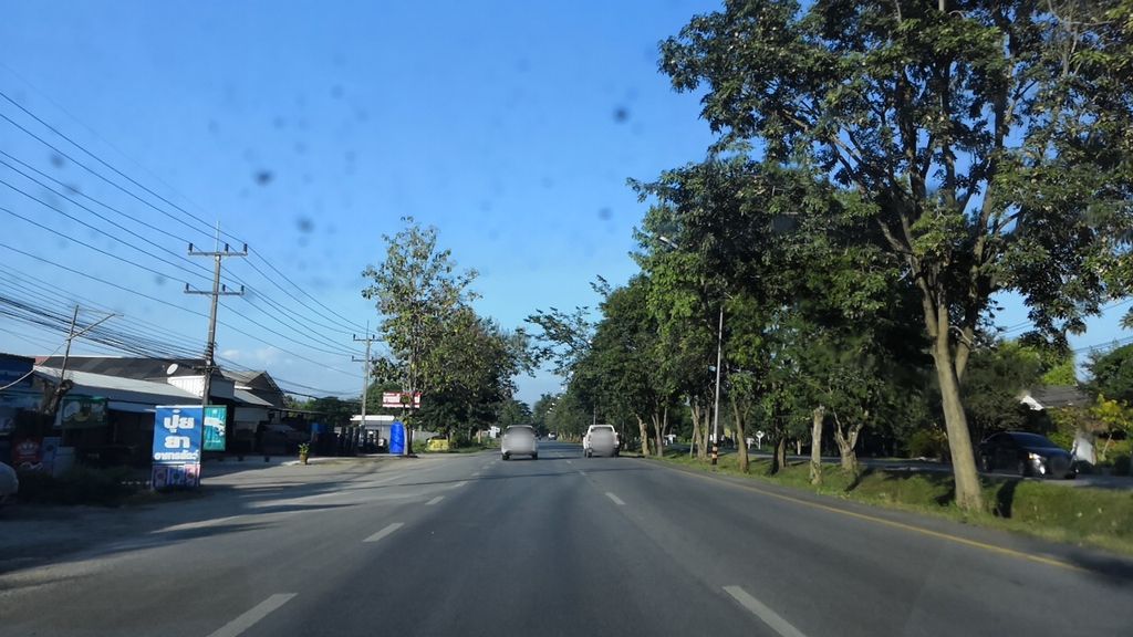 ภาพถนนตรงที่ ช้างชูชัย ตั้งอยู่ ถ่ายโดย charlesano พ.ศ. 2561 (2018) · A street-level view of where ช้างชูชัย · Changchuchai stands, by charlesano in 2561 (2018)