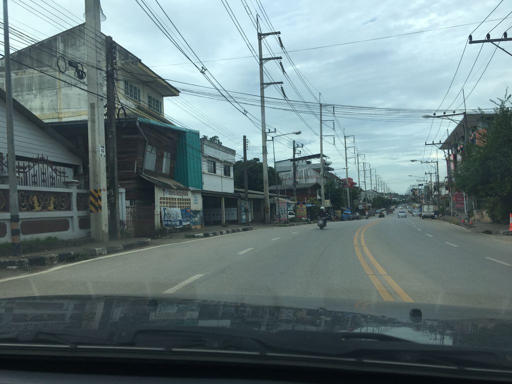 ภาพถนนตรงที่ เด่นห้ามอเตอร์ กรุ๊ป ตั้งอยู่ ถ่ายโดย wapriz พ.ศ. 2561 (2018) · A street-level view of where เด่นห้ามอเตอร์ กรุ๊ป · Denha Motor Group stands, by wapriz in 2561 (2018)