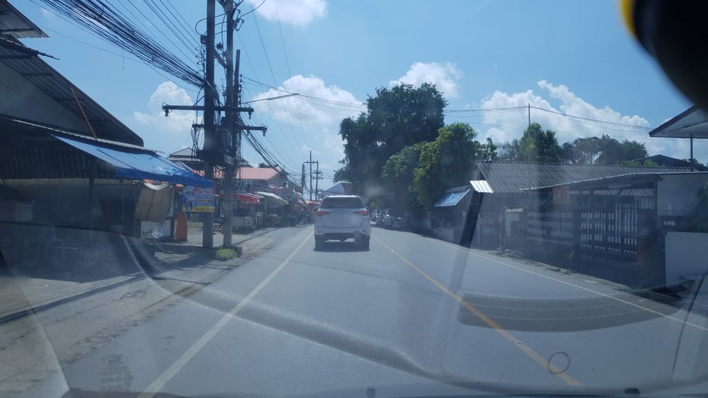 ภาพถนนตรงที่ 7-Eleven ตั้งอยู่ ถ่ายโดย silamanee พ.ศ. 2561 (2018) · A street-level view of where 7-Eleven stands, by silamanee in 2561 (2018)