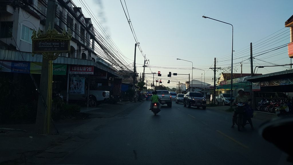 ภาพถนนตรงที่ Dental Story ตั้งอยู่ ถ่ายโดย igorzo พ.ศ. 2562 (2019) · A street-level view of where Dental Story stands, by igorzo in 2562 (2019)