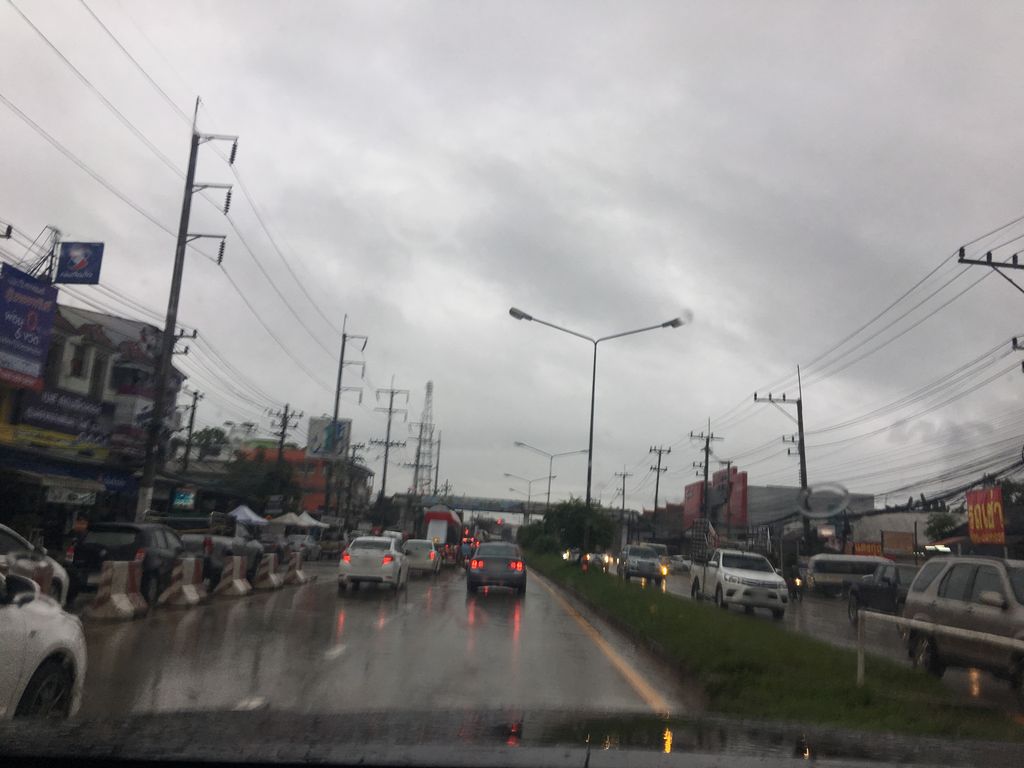 ภาพถนนตรงที่ หมอมวลชน แม่ฟ้าหลวง ตั้งอยู่ ถ่ายโดย wapriz พ.ศ. 2561 (2018) · A street-level view of where หมอมวลชน แม่ฟ้าหลวง · Mo Muanchon Mae Fah Luang stands, by wapriz in 2561 (2018)
