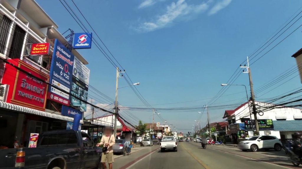 ภาพถนนตรงที่ เงินติดล้อ ตั้งอยู่ ถ่ายโดย toffy พ.ศ. 2561 (2018) · A street-level view of where เงินติดล้อ · Ngoen Tit Lo stands, by toffy in 2561 (2018)