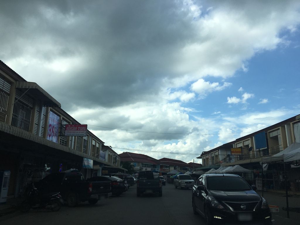 ภาพถนนตรงที่ งามตา ตัดผมชาย ตั้งอยู่ ถ่ายโดย wapriz พ.ศ. 2561 (2018) · A street-level view of where งามตา ตัดผมชาย · Ngamta Tatphomchai stands, by wapriz in 2561 (2018)