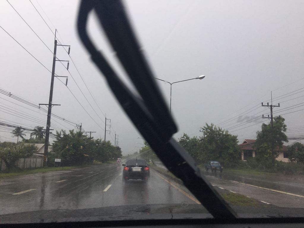 ภาพถนนตรงที่ โคก หนอง นา โมเดล แม่หลวงณัฐนพินณ์ ตำบลแม่ไร่ ตั้งอยู่ ถ่ายโดย wapriz พ.ศ. 2561 (2018) · A street-level view of where โคก หนอง นา โมเดล แม่หลวงณัฐนพินณ์ ตำบลแม่ไร่ · Khok Nong Na Moden Mae Luang Nat Naphin Tambon Mae Rai stands, by wapriz in 2561 (2018)