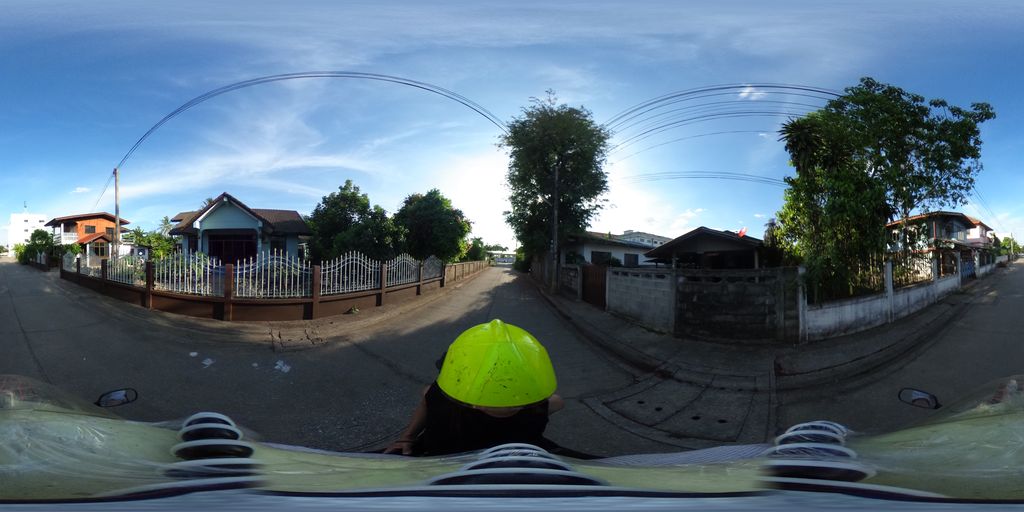 ภาพถนนตรงที่ ร้านสะดวกซัก แม่จัน ตั้งอยู่ ถ่ายโดย maricarrabonza พ.ศ. 2562 (2019) · A street-level view of where ร้านสะดวกซัก แม่จัน · Ran Saduaksak Mae Chan stands, by maricarrabonza in 2562 (2019)