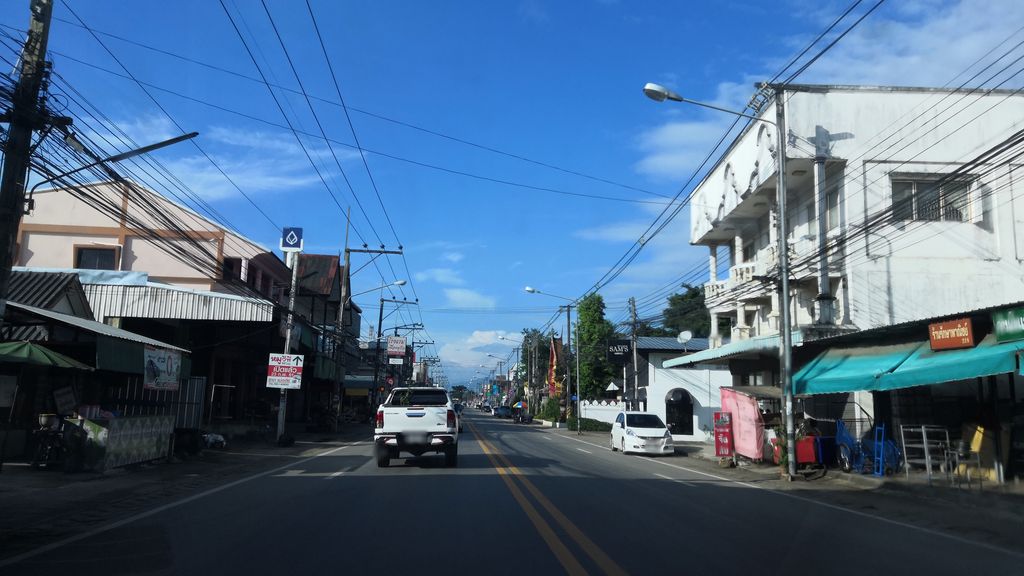 ภาพถนนตรงที่ ลิงเศรษฐี ตั้งอยู่ ถ่ายโดย charlesano พ.ศ. 2561 (2018) · A street-level view of where ลิงเศรษฐี · Lingsetthi stands, by charlesano in 2561 (2018)