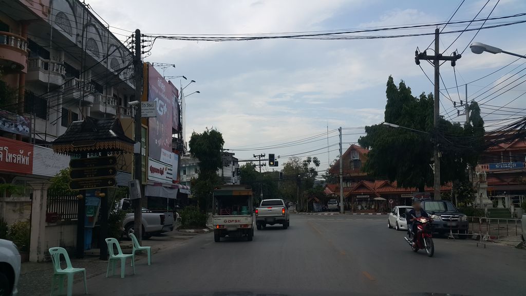ภาพถนนตรงที่ Oubkhammuseum ตั้งอยู่ ถ่ายโดย jrcarlsen พ.ศ. 2560 (2017) · A street-level view of where Oubkhammuseum stands, by jrcarlsen in 2560 (2017)