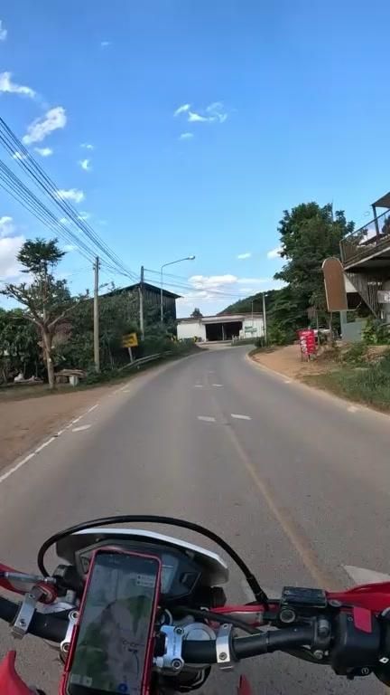 ภาพถนนตรงที่ ครัวดรีม/kitchen dream ตั้งอยู่ ถ่ายโดย julcnx พ.ศ. 2568 (2025) · A street-level view of where ครัวดรีม/kitchen dream stands, by julcnx in 2568 (2025)