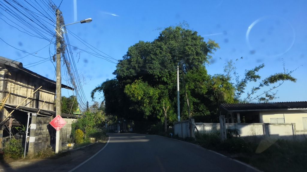 ภาพถนนตรงที่ Uncle & Aunt Cafe' ตั้งอยู่ ถ่ายโดย charlesano พ.ศ. 2561 (2018) · A street-level view of where Uncle & Aunt Cafe' stands, by charlesano in 2561 (2018)