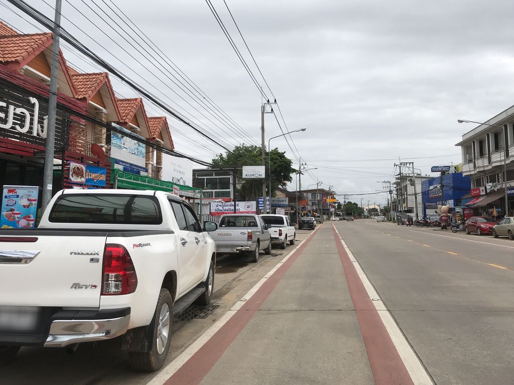 ภาพถนนตรงที่ ครัวคุณพริ้งสาขา2 ตั้งอยู่ ถ่ายโดย kiw พ.ศ. 2561 (2018) · A street-level view of where ครัวคุณพริ้งสาขา2 · Khruakhun Phring Sakha2 stands, by kiw in 2561 (2018)
