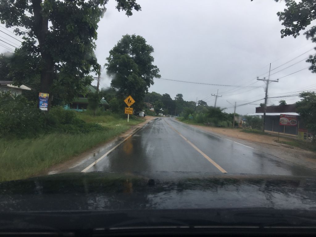 ภาพถนนตรงที่ ท้าวแก่นจันทร์ คลินิกการพยาบาล ตั้งอยู่ ถ่ายโดย wapriz พ.ศ. 2561 (2018) · A street-level view of where ท้าวแก่นจันทร์ คลินิกการพยาบาล · Thao Kaen Chan Clinic Kanphayaban stands, by wapriz in 2561 (2018)