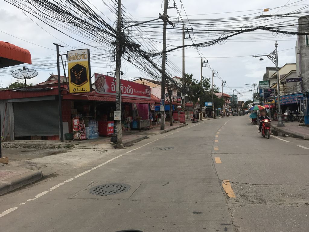 ภาพถนนตรงที่ Artistic Group ตั้งอยู่ ถ่ายโดย kiw พ.ศ. 2561 (2018) · A street-level view of where Artistic Group stands, by kiw in 2561 (2018)