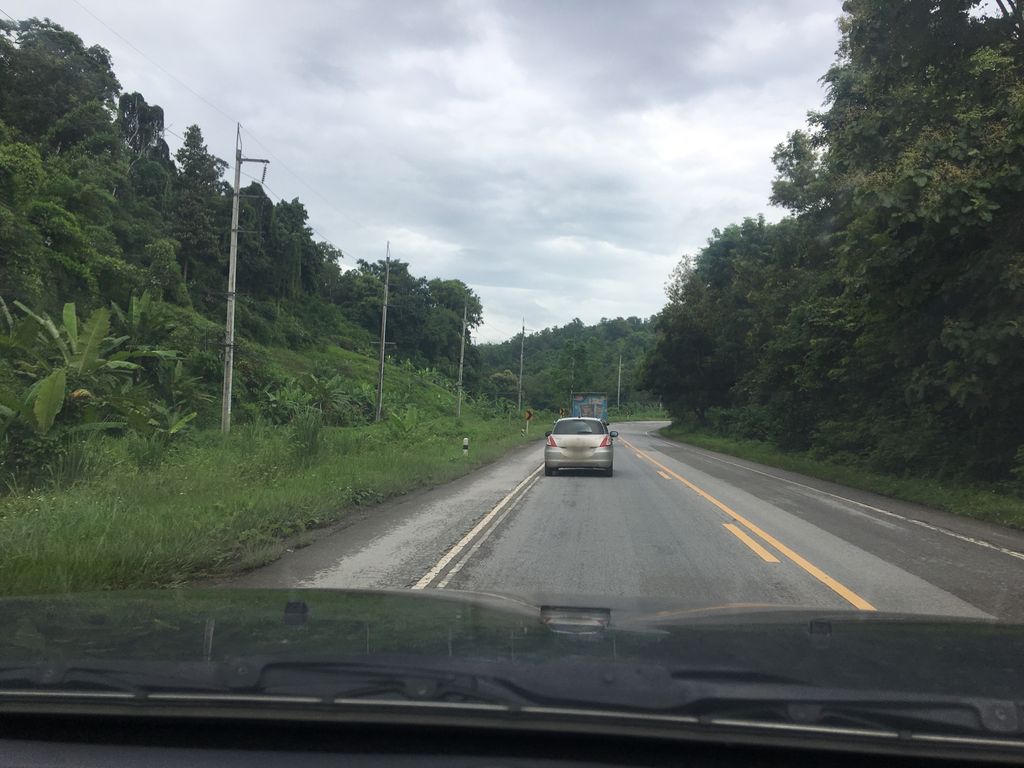 ภาพถนนตรงที่ สวนป่าท่าก๊อ ตั้งอยู่ ถ่ายโดย wapriz พ.ศ. 2561 (2018) · A street-level view of where สวนป่าท่าก๊อ · Pa Thaka Garden stands, by wapriz in 2561 (2018)