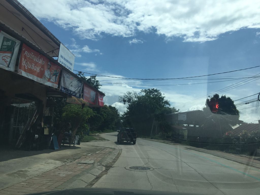 ภาพถนนตรงที่ หอพักบ้านสตางค์ ตั้งอยู่ ถ่ายโดย wapriz พ.ศ. 2561 (2018) · A street-level view of where หอพักบ้านสตางค์ · Ban Satang Dormitory stands, by wapriz in 2561 (2018)