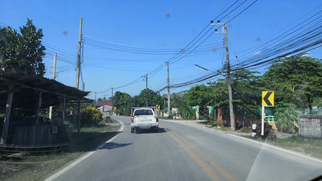 ภาพถนนตรงที่ ครัวสามแซ่บ ตั้งอยู่ ถ่ายโดย charlesano พ.ศ. 2561 (2018) · A street-level view of where ครัวสามแซ่บ · Khruasamsaep stands, by charlesano in 2561 (2018)