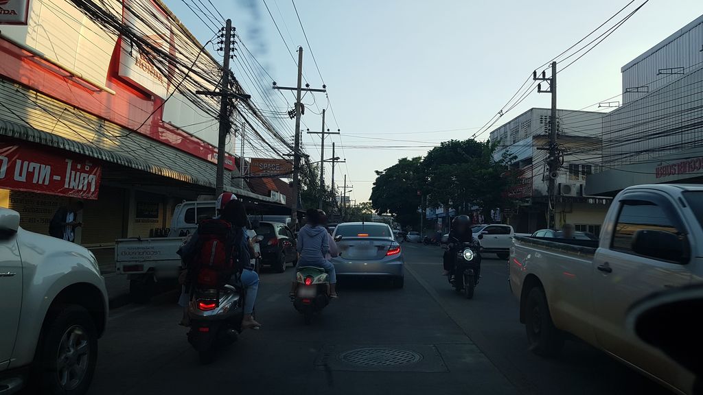 ภาพถนนตรงที่ อัน เหลาเหลา ตั้งอยู่ ถ่ายโดย igorzo พ.ศ. 2562 (2019) · A street-level view of where อัน เหลาเหลา · An Laolao stands, by igorzo in 2562 (2019)