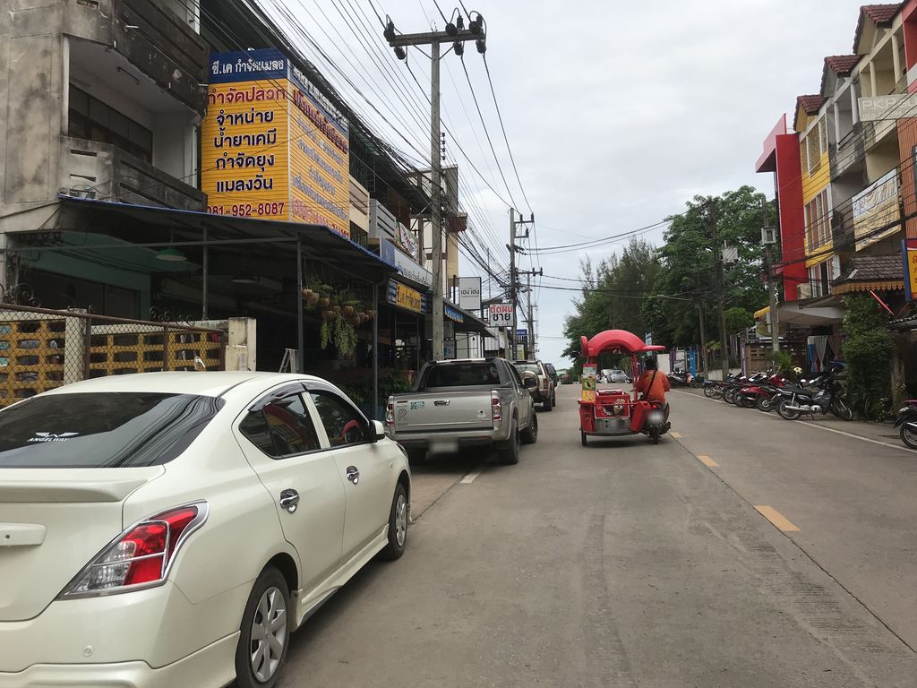 ภาพถนนตรงที่ อาแมน เซอร์วิส ตั้งอยู่ ถ่ายโดย kiw พ.ศ. 2561 (2018) · A street-level view of where อาแมน เซอร์วิส · Amaen Service stands, by kiw in 2561 (2018)