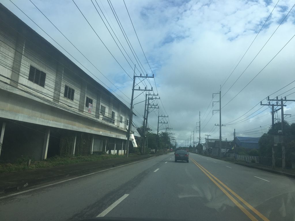 ภาพถนนตรงที่ เฌอฌาร์ม คาเฟ่ ตั้งอยู่ ถ่ายโดย wapriz พ.ศ. 2561 (2018) · A street-level view of where เฌอฌาร์ม คาเฟ่ · Choecham Café stands, by wapriz in 2561 (2018)