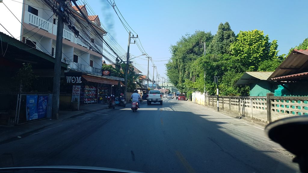 ภาพถนนตรงที่ เกอ and เกล้า ซาลอน ตั้งอยู่ ถ่ายโดย igorzo พ.ศ. 2562 (2019) · A street-level view of where เกอ and เกล้า ซาลอน stands, by igorzo in 2562 (2019)