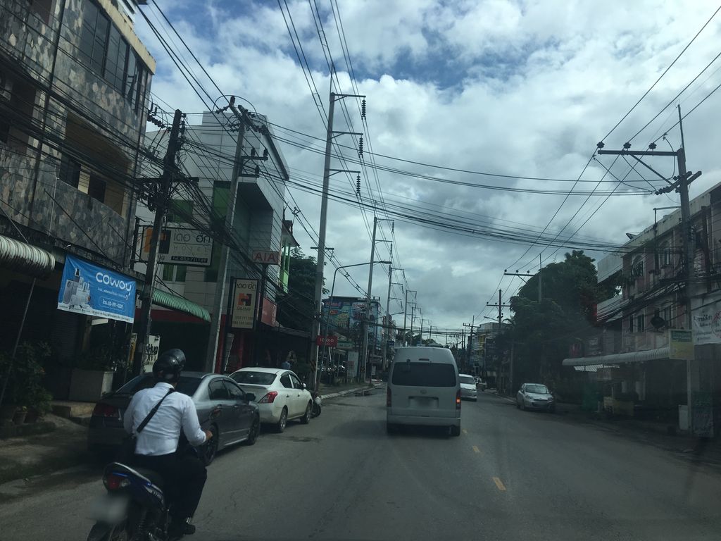 ภาพถนนตรงที่ ร้านจนดี 2 ตั้งอยู่ ถ่ายโดย wapriz พ.ศ. 2561 (2018) · A street-level view of where ร้านจนดี 2 · Ran Chon Di 2 stands, by wapriz in 2561 (2018)