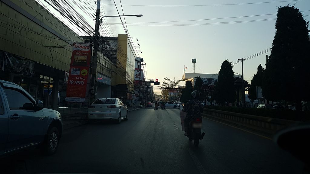 ภาพถนนตรงที่ Eqcenter By.Thaweeyont ตั้งอยู่ ถ่ายโดย igorzo พ.ศ. 2562 (2019) · A street-level view of where Eqcenter By.Thaweeyont stands, by igorzo in 2562 (2019)