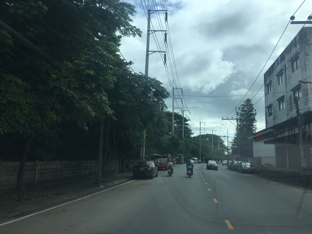ภาพถนนตรงที่ ร้านลาบ อีสาน จ๊วดดดด ตั้งอยู่ ถ่ายโดย wapriz พ.ศ. 2561 (2018) · A street-level view of where ร้านลาบ อีสาน จ๊วดดดด · Ran Lap Isan Chuatdadot stands, by wapriz in 2561 (2018)