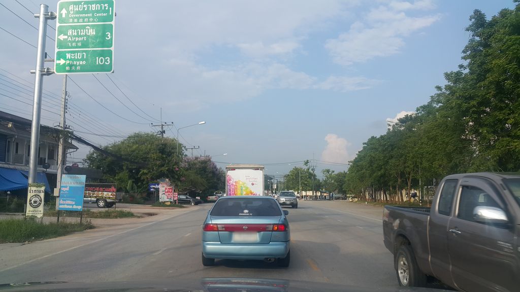 ภาพถนนตรงที่ ครัวบ้านบอล ตั้งอยู่ ถ่ายโดย jrcarlsen พ.ศ. 2560 (2017) · A street-level view of where ครัวบ้านบอล · Khruabanbon stands, by jrcarlsen in 2560 (2017)