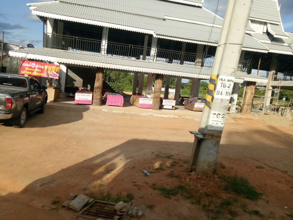 ภาพถนนตรงที่ บ้านโลมา - สอนภาษาและพัฒนาทักษะชีวิต เวียงป่าเป้า ตั้งอยู่ ถ่ายโดย chananthida พ.ศ. 2561 (2018) · A street-level view of where บ้านโลมา - สอนภาษาและพัฒนาทักษะชีวิต เวียงป่าเป้า · Ban Loma - Sonphasa Lae Phatthana Thaksa Chiwit Wiang Pa Pao stands, by chananthida in 2561 (2018)