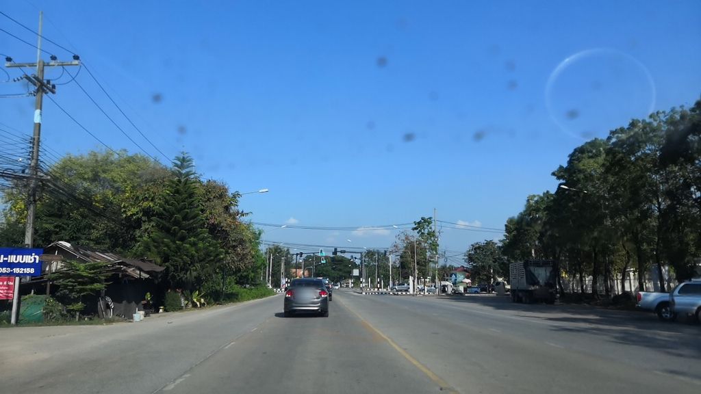 ภาพถนนตรงที่ ฉ่ำกาแฟ ตั้งอยู่ ถ่ายโดย charlesano พ.ศ. 2561 (2018) · A street-level view of where ฉ่ำกาแฟ · Chamkafae stands, by charlesano in 2561 (2018)