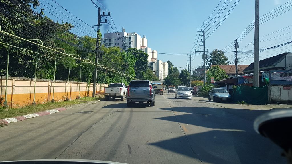 ภาพถนนตรงที่ ทะเลทอง ตั้งอยู่ ถ่ายโดย igorzo พ.ศ. 2562 (2019) · A street-level view of where ทะเลทอง · Thaletong stands, by igorzo in 2562 (2019)