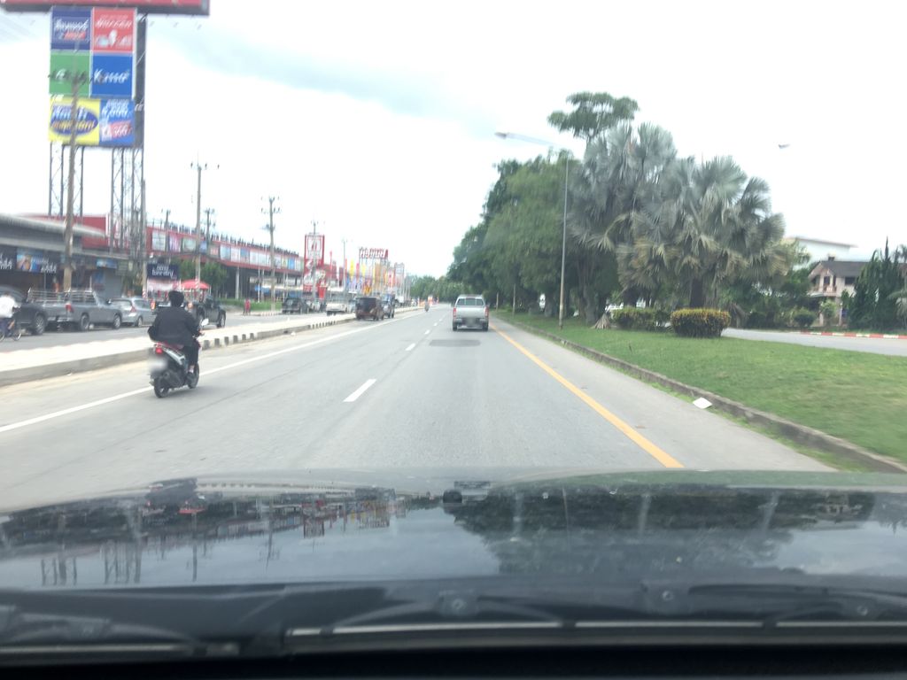 ภาพถนนตรงที่ โจปลาเผา ตั้งอยู่ ถ่ายโดย wapriz พ.ศ. 2561 (2018) · A street-level view of where โจปลาเผา · Choplaphao stands, by wapriz in 2561 (2018)