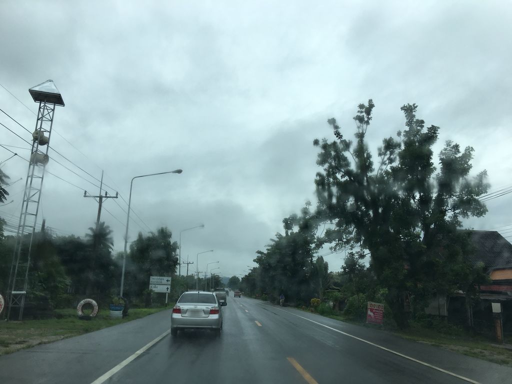 ภาพถนนตรงที่ ลั่นทมกาแฟ ตั้งอยู่ ถ่ายโดย wapriz พ.ศ. 2561 (2018) · A street-level view of where ลั่นทมกาแฟ · Lanthomkafae stands, by wapriz in 2561 (2018)