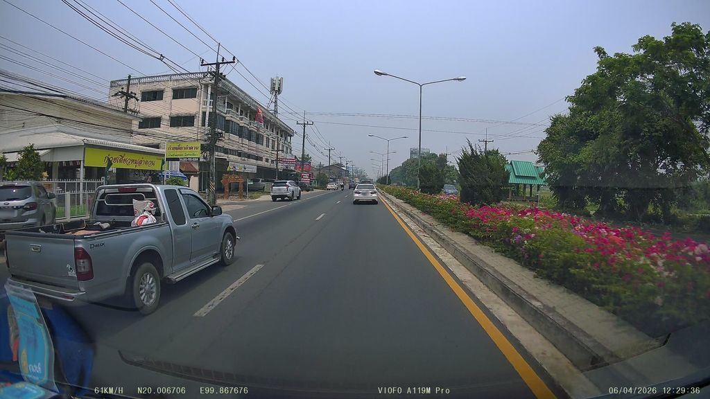 ภาพถนนตรงที่ ธนาคารออมสิน ตั้งอยู่ ถ่ายโดย ThailandCambodia พ.ศ. 2569 (2026) · A street-level view of where ธนาคารออมสิน · Omsin Bank stands, by ThailandCambodia in 2569 (2026)