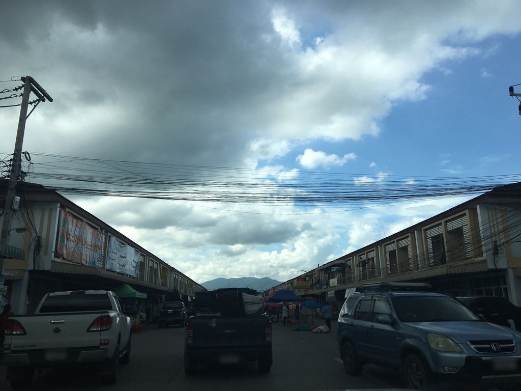 ภาพถนนตรงที่ เศรษฐีใหม่ ตั้งอยู่ ถ่ายโดย wapriz พ.ศ. 2561 (2018) · A street-level view of where เศรษฐีใหม่ · Setthimai stands, by wapriz in 2561 (2018)